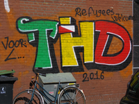 833455 Afbeelding van graffiti met o.a. de tekst 'THD' uit 2016, op de zijgevel van het pand Amsterdamsestraatweg 230 ...